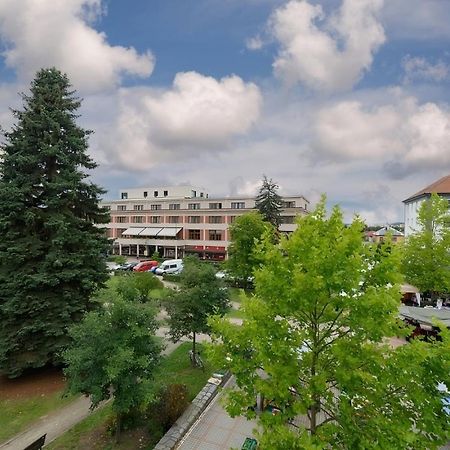 Apartman Astra Sezimovo Ústí Esterno foto