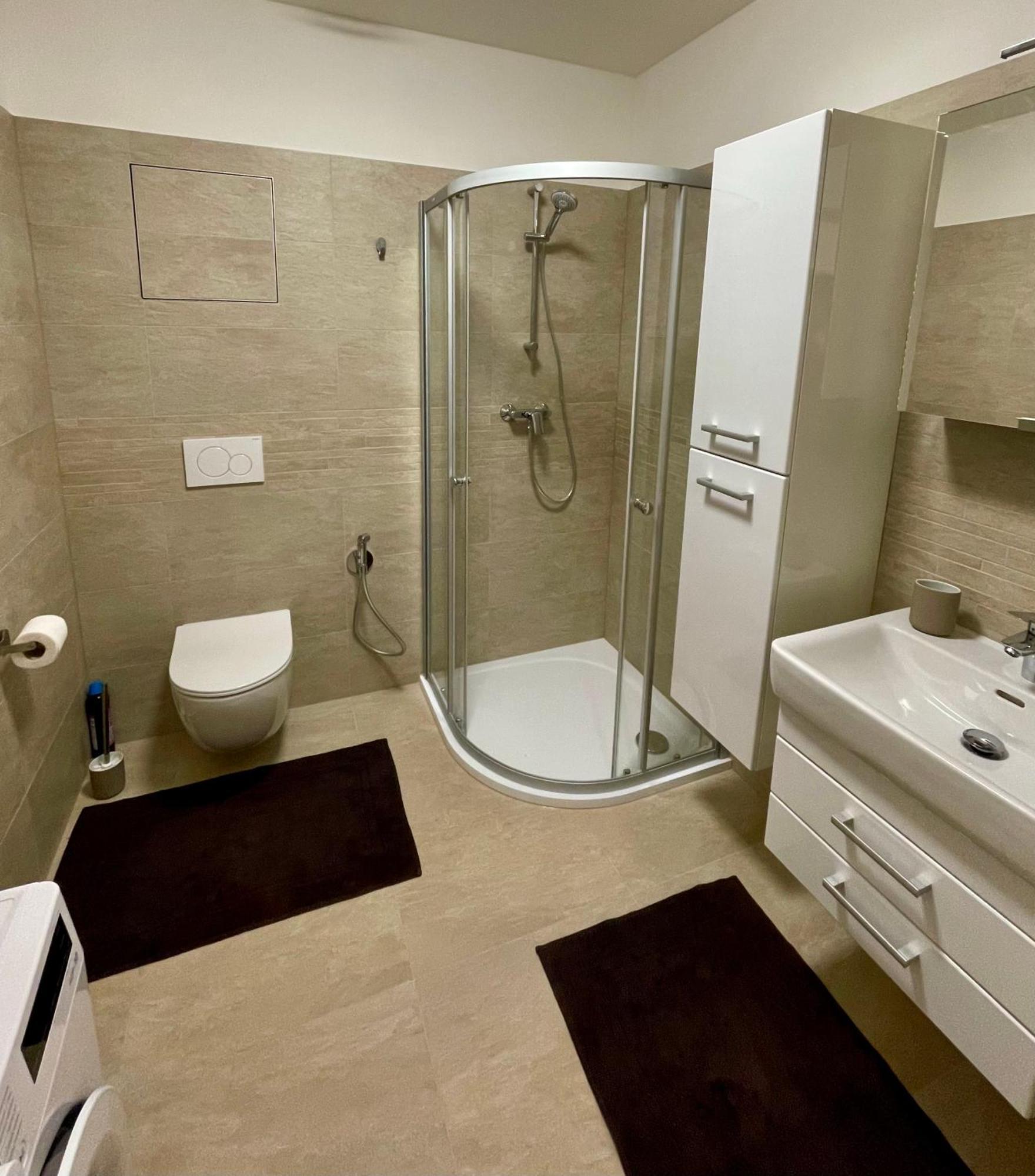 Apartman Astra Sezimovo Ústí Esterno foto